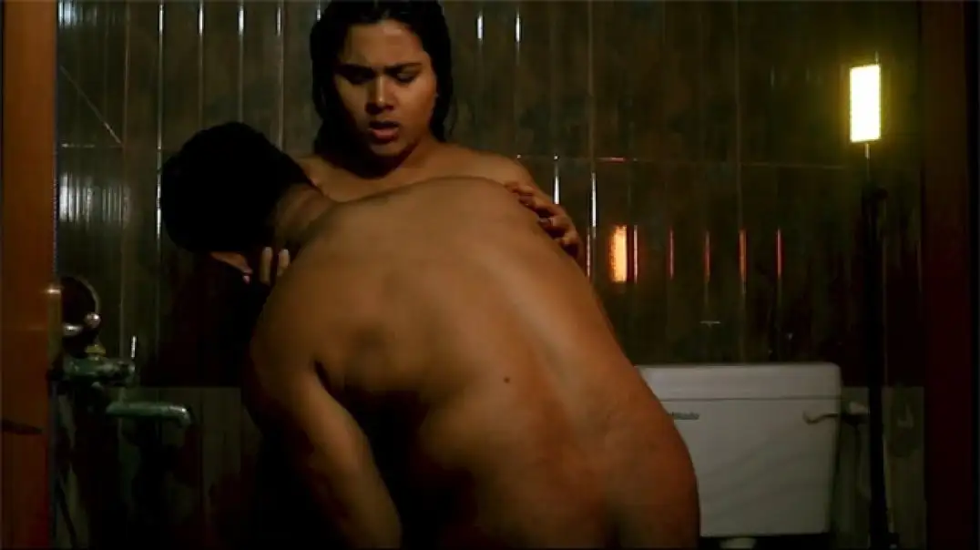 Hot Actress Sia Giving Shower Blowjob Scene