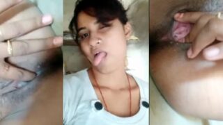Cute Indian village girl fingering pussy selfie MMS