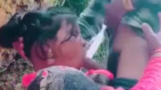 Cheating Desi wife fucking Indian village sex video
