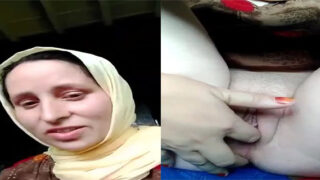 Beautiful Pakistani wife fingering pussy